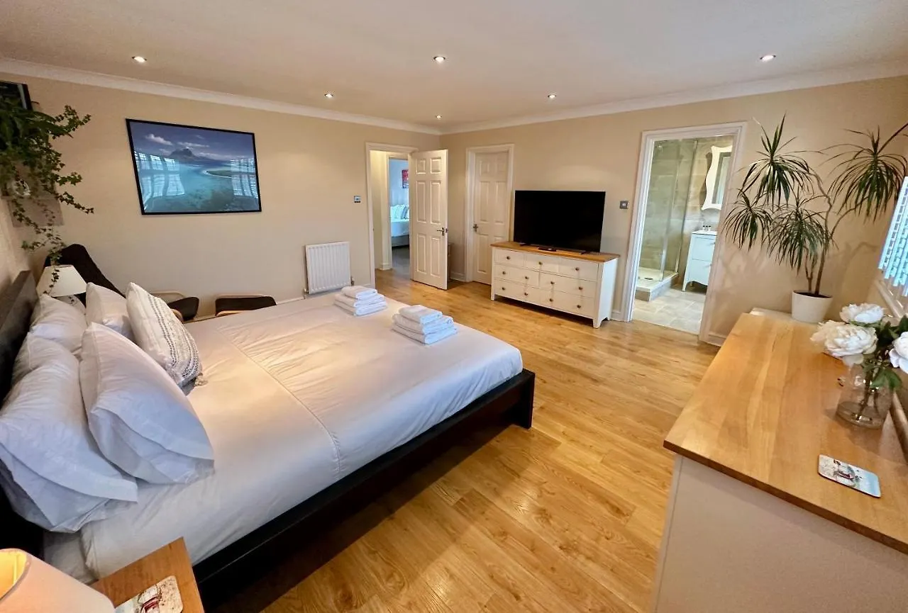 Beautifully Presented 3 Bed House Above The Marina location
